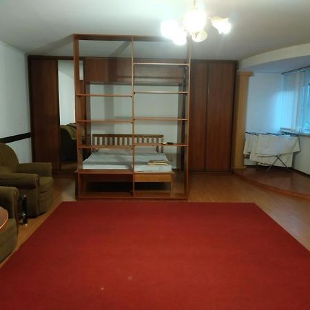 Nice Apartment Near Gulliver Kiev Exterior foto