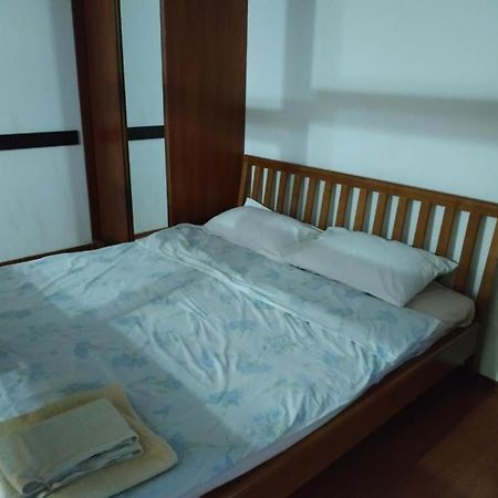 Nice Apartment Near Gulliver Kiev Exterior foto