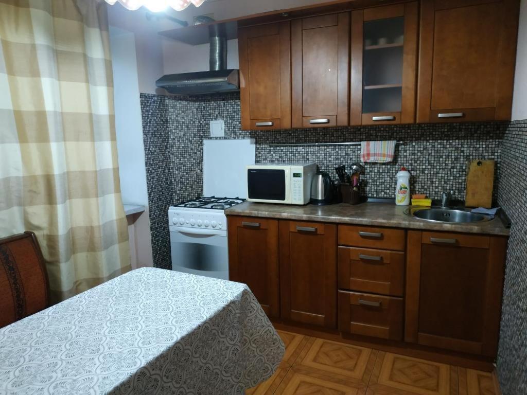 Nice Apartment Near Gulliver Kiev Exterior foto